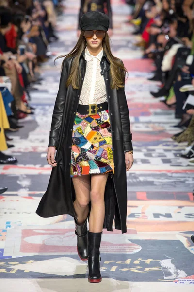 Look 19
